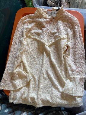 Express Cream Lace Long Sleeve Top